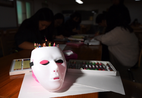어른들이 ‘악마’라 부르는, 소년범이라는 가면 뒤 숨겨진 진짜 아이들의 모습은 무엇일까. 서울신문은 이들의 진짜 얼굴을 들여다 봤다. 사진은 6호 보호처분 시설인 나사로 청소년의 집 협조를 받았다. 오장환 기자 5zzang@seoul.co.kr