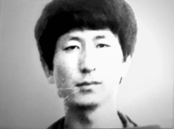 재소자 신분카드에 부착한 이춘재 사진/JTBC 캡처