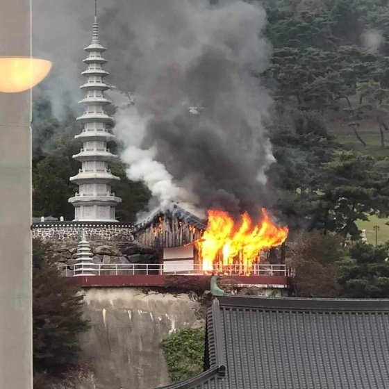 경기 남양주 천마산에 위치한 수진사 산신각이 10월 14일 40대 여성의 방화로 전소됐다. 2020.11.3 경기 남양주소방서 제공