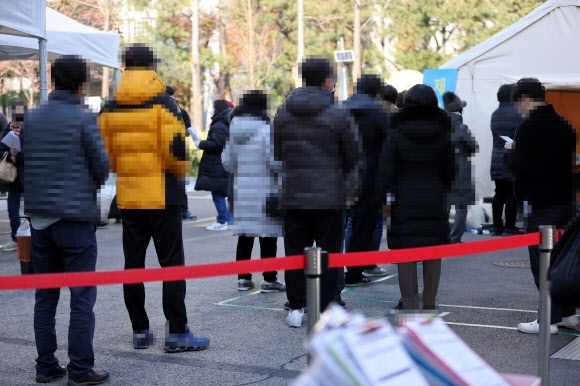 북적이는 선별진료소