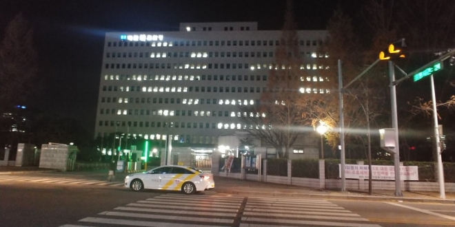 월성 1호 경제성 조작 의혹을 수사 중인 대전지검이 윤석열 총장 복귀 하루 만에 산업부 공무원 구속영장을 청구했다. 이천열 기자