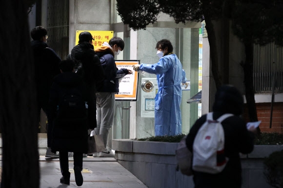 [수능] 수험생 입실 전 손 소독