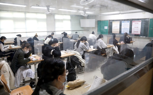[수능] 칸막이 두고 시험 준비