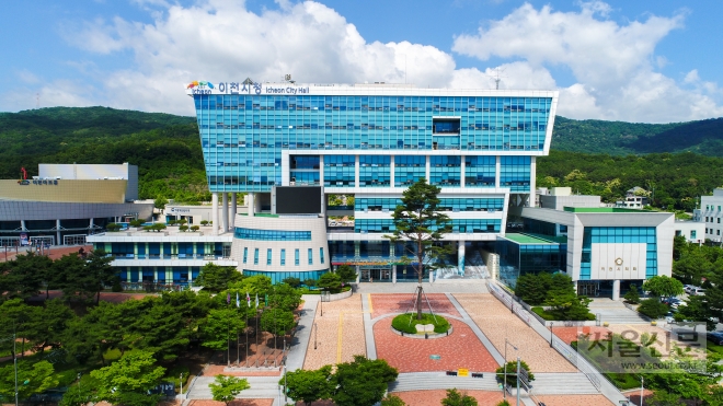 경기 이천시 부악로 40 이천시청 전경.