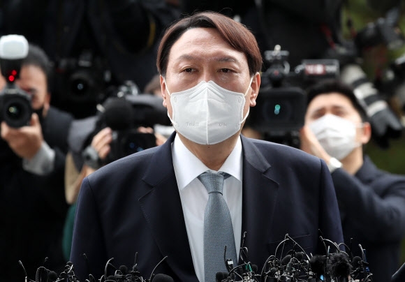 윤석열 전격 사퇴