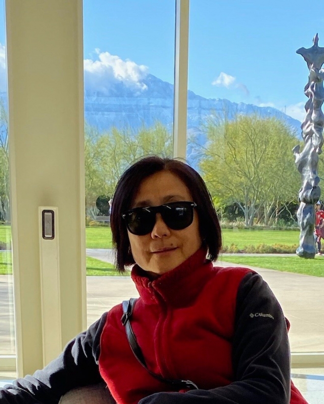 지난 3일(현지시간) 미국 캘리포니아주 리버사이드에서 반려견과 산책하다 노숙인 여성에게 흉기에 찔려 사망한 케 치에 멩(64). 리버사이드 경찰 제공