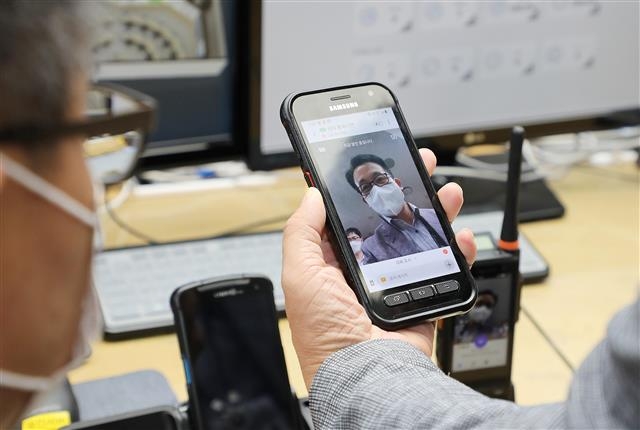 세계 최초로 운영에 들어간 재난안전통신망은 전국 모든 곳에서 영상통화가 가능하다. 행정안전부 제공