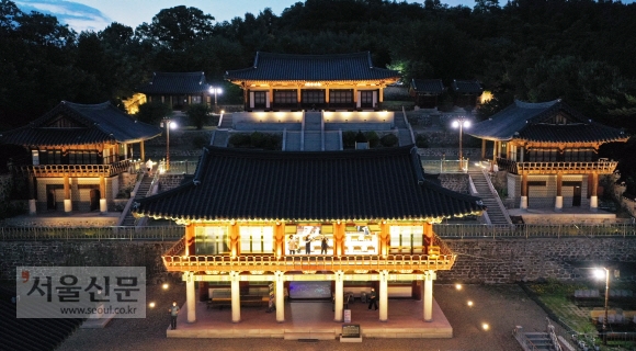 밤이 내려앉은 구암서원