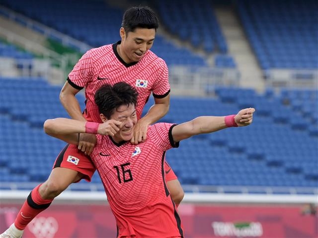 28일 오후 일본 요코하마 국립경기장에서 열린 2020 도쿄올림픽 남자축구 조별리그 B조 3차전 대한민국 vs 온두라스 전반경기에서 황의조가 골을 넣고 세레머니를 하고 있다. 2021.07.28. 요코하마=올림픽사진공동취재단