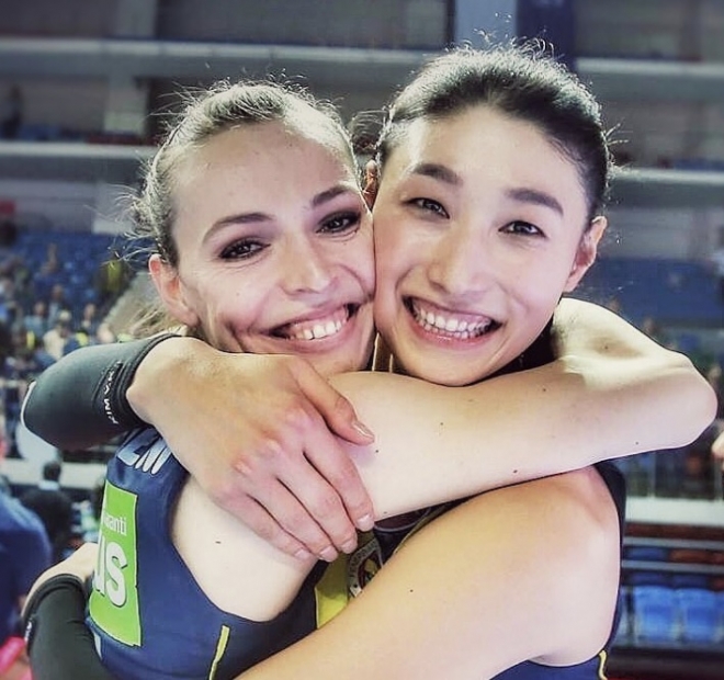 터키 배구선수 에다 에르덤과 한국 배구선수 김연경. 에다 에르덤 인스타그램 캡처.