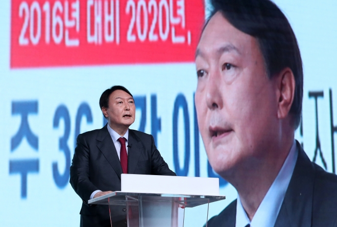 윤석열 국민의힘 대선 예비후보가 7일 오후 서울 강서구 ASSA빌딩 방송스튜디오에서 열린 국민의힘 대선 경선 후보 ‘체인지 대한민국, 3대 약속’ 발표회에서 공약을 발표하고 있다.2021. 9. 7 김명국 선임기자 daunso@seoul.co.kr