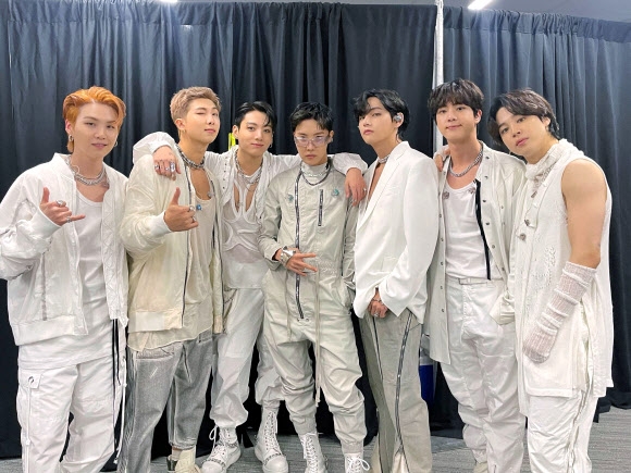 대기실에 모인 BTS