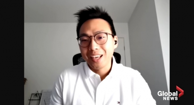 중국인 맥은 “팬데믹은 우리 삶의 모든 영역에 혼란을 초래했다”며 “하지만 특정 소수집단에 책임을 씌우는 것은 용납될 수 없다”고 했다. 유튜브 ‘글로벌 뉴스’ 캡처