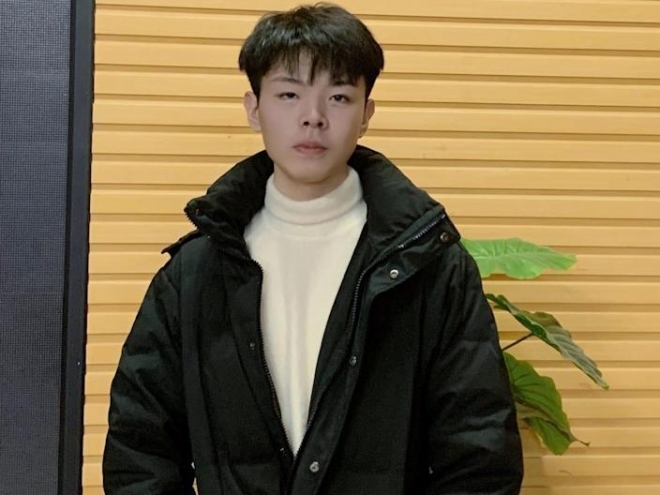 태어난 지 3개월 만에 양부모에게 팔려간 중국의 17세 소년 리우셴저우가 에이보에 올린 사진. 꿈에 그리던 친부모와 상봉했으나 냉대에 낙담한 그는 24일 극단을 선택하고 말았다. 웨이보 캡처