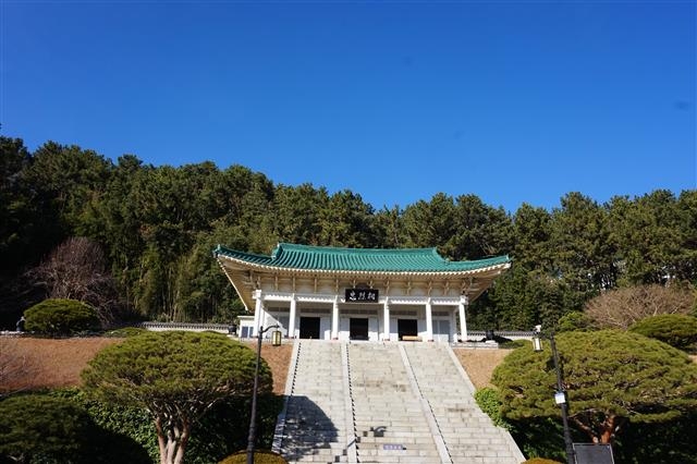 부산 충렬사. 1624년(인조 2) 송공사에 충렬사라는 사액이 내려지자 1652년(효종 3) 부산 동래구 안락동 지금의 자리에 별도의 사당을 지었다. 서동철 논설위원