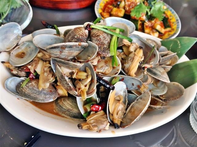 ‘SMT 라운지’의 마라 바지락볶음