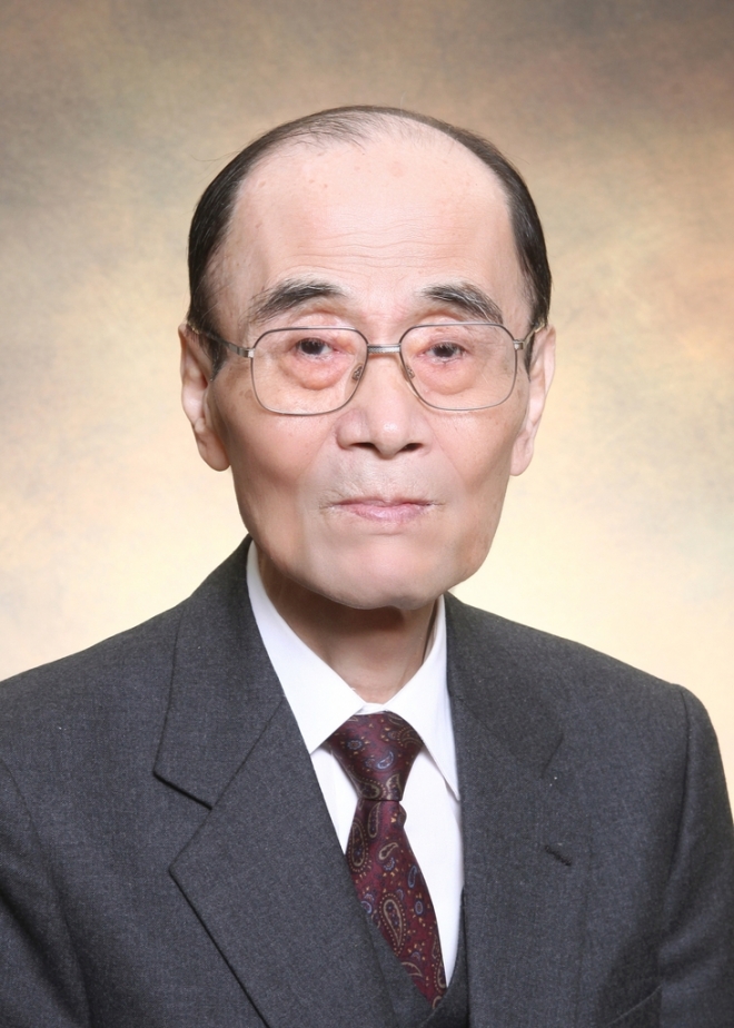원로 불문학자 정명환 교수