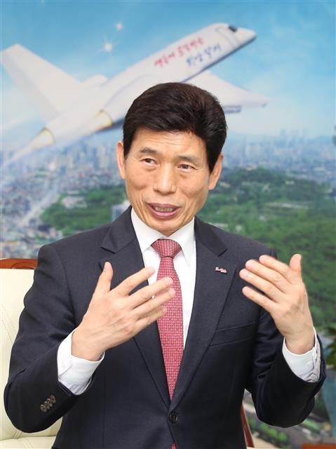 이태훈 대구 달서구청장이 4일 집무실에서 서울신문과 인터뷰를 하며 “일자리는 삶의 기반이자 행복한 삶의 원동력이다”라는 구정 철학과 함께 구체적인 일자리 창출 계획을 밝히고 있다. 달서구 제공