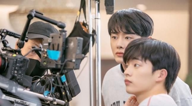 웹툰 원작 BL 드라마 ‘겨울 지나 벚꽃’. 더블유스토리 제공