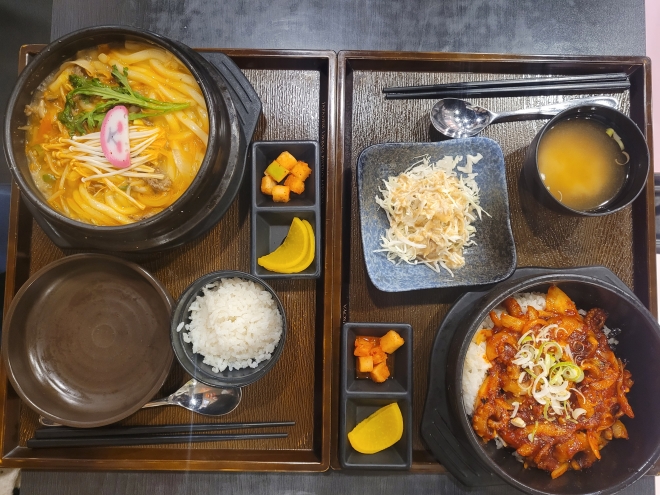 치어리더 이주아씨와 신세희씨가 지난 6일 고른 첫 끼 식사 메뉴. 이씨는 우삼겹우동전골을, 신씨는 낙지덮밥을 골랐다. 이들은 “경기 전 든든히 먹지 않으면 힘이 나지 않아 일하기 어렵다”로 말했다.
