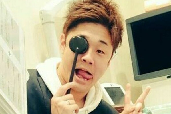 일본에서 ‘뽕 the 야베치’라는 이름으로 활동 중인 자칭 마술사 다카시 야베. 야후재팬 캡처