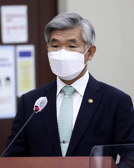 17일 국회에서 열린 국방위 전체회의에서 이기식 신임 병무청장이 인사말을 하고 있다. 2022.5.17 국회사진기자단