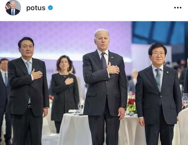미국 국가 ‘가슴에 손’ 경례 논란. 바이든 인스타그램.