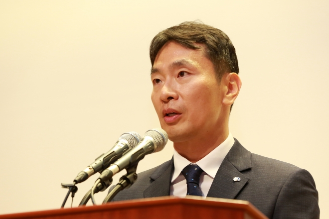 이복현 신임 금융감독원장이 지난 7일 서울 여의도 금융감독원 대강당에서 열린 취임식에서 취임사를 하고 있다.