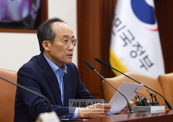 추경호 부총리 겸 기획재정부 장관이 23일 정부서울청사에서 열린 제2차 비상경제장관회의를 주재하고 있다. 오장환 기자