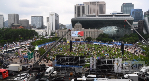 16일 서울광장에서 퀴어문화축제가 열리고 있는 모습. 2022.07.16. 안주영 전문기자