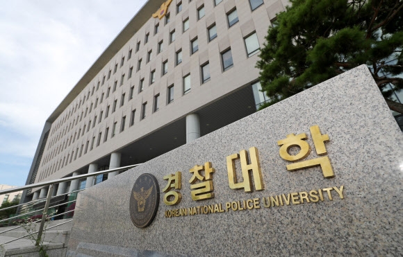 졸업후 경위부터 출발하는 경찰대에 대한 특혜를 폐지해야 한다는 경찰대 개혁론이 현 정부에서 제기됐다. 연합뉴스