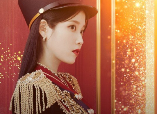 아이유 ‘더 골든 아워’ 콘서트 포스터. EDAM엔터테인먼트
