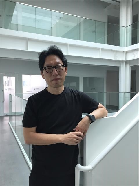 KPX케미칼 울산공장의 신축을 담당한 건축가 김수영 숨비건축사사무소장. 함혜리 제공