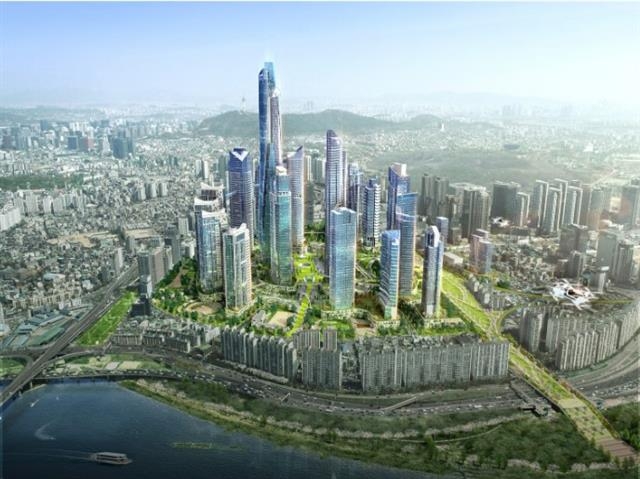 서울 사람들에게 익숙한 ‘역세권’은 고층 건물 사이에 자리한 교통 요지를 의미한다. 하지만 이 외 지역 역세권은 대체로 공터 한복판에 있다. 국가 엑스(X)축 철도망의 유일한 분기역인 KTX 오송역 역시 해마다 이용객이 가파르게 증가하지만 역 주변은 도심이라는 느낌이 거의 들지 않는다. 반면 서울의 역세권은 활용성을 더욱 높이는 방향으로 진화하고 있다. 서울의 최고 요충지로 꼽히는 용산은 서울시가 ‘용산정비창 국제업무지구 개발’(사진)까지 예정하고 있어 수요가 폭발적으로 증가할 것으로 보인다. 서울신문 DB