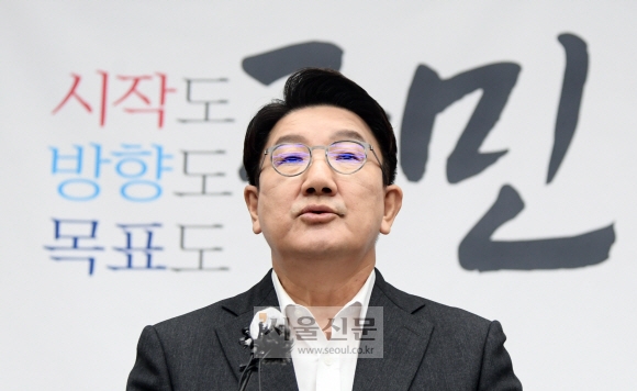 권성동 국민의힘 원내대표가 30일 서울 여의도 국회에서 열린 의원총회에 참석해 모두 발언하고 있다.2022. 8. 30 김명국 기자