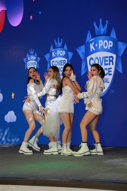지난 28일(현지시간) 튀르키예 앙카라에 위치한 사드레틴 알판 공연장에서 열린 ‘케이팝 커버댄스 페스티벌 인 튀르키예’에서 우승팀인 ‘일루전’이 케이팝 곡에 맞춰 춤을 추고 있다. 주튀르키예 한국문화원 제공
