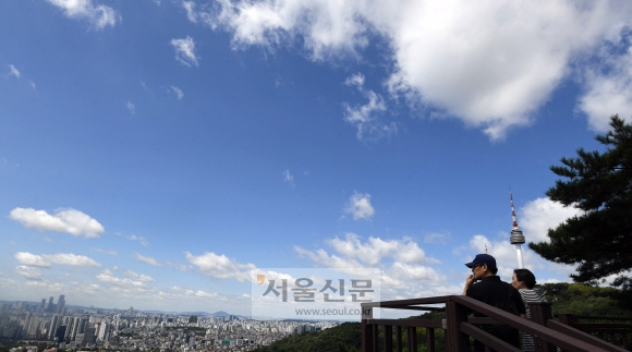 눈부신 하늘… 유엔이 정한 ‘푸른 하늘의 날’