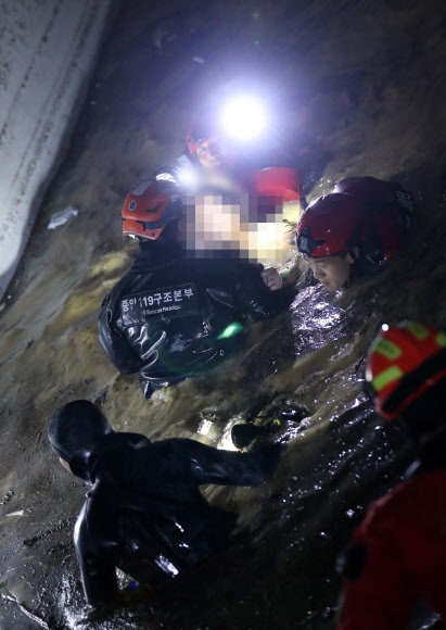 포항 지하 주차장 실종자 1명 생존상태로 추가 구조