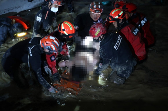 포항 지하 주차장 실종자 1명 생존상태로 추가 구조