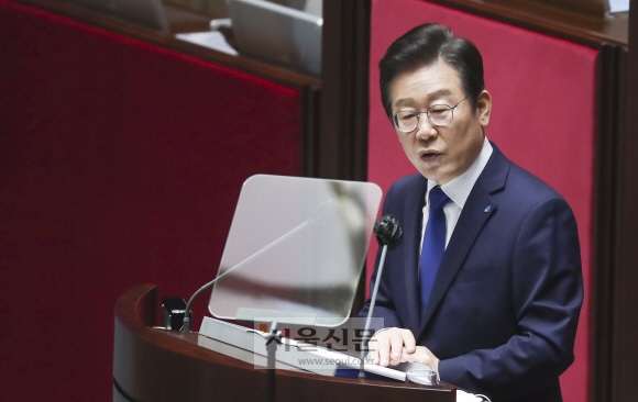 이재명 더불어민주당 대표가 28일 국회 본회의장에서 교섭단체 대표연설을 하고 있다. 김명국 기자