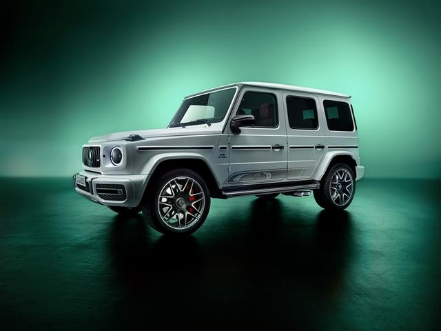‘메르세데스-AMG G63 에디션 55’는 벤츠 산하 고성능 엔진 제조사 AMG의 창립 55주년을 맞아 제작된 한정 모델로 차량 곳곳에 55주년을 상징하는 ‘에디션 55’ 레터링(문자 도안)을 새겨 넣어 특별함을 더했다. 벤츠코리아 제공