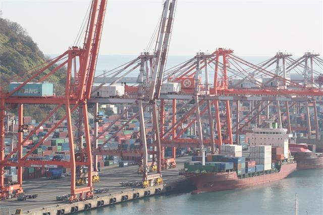 [수정본] 부산항 화물 크레인 ‘정지’