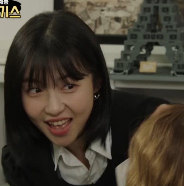 주현영은 입사 2년차 광고회사 직원으로 후배의 행동을 지적하는 캐릭터를 맡았다. SNL코리아 ‘MZ오피스’ 영상 캡처.
