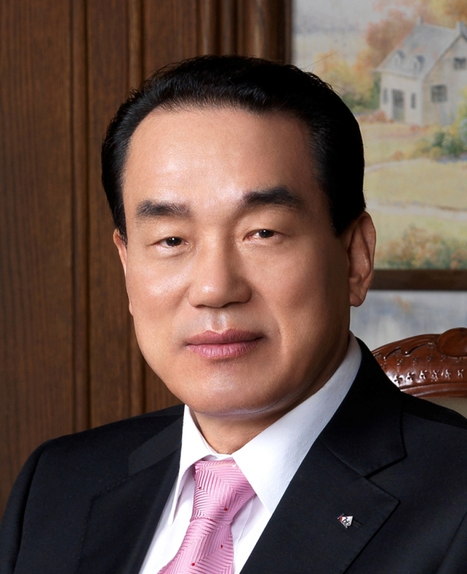 경북 고령군 고향사랑 기부제 제1호 기부자인 서석홍 회장. 고령군 제공
