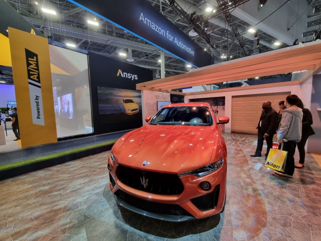 CES 2023 폐막을 하루 앞둔 7일(현지시간) 미국 라스베이거스컨벤션센터 아마존 전시장에 마세라티와 협업한 전기차가 서 있어, 자동차회사 쇼룸을 연상케 한다. 라스베이거스 김민석 기자