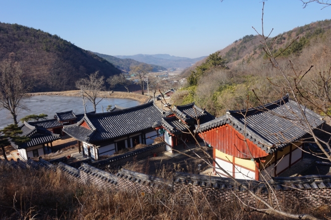 지산 조호익을 기리는 도잠서원. 1612년(광해군 4) 창건 이후 1868년(고종 5) 흥선대원군의 서원 철폐령으로 훼철한 것을 1914년 복원했다.