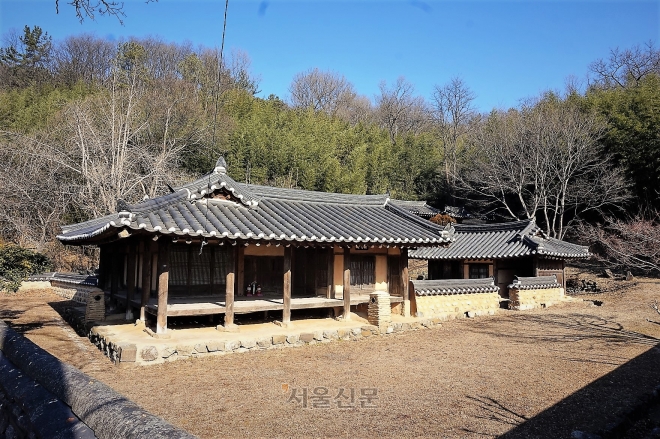 도잠서원으로 오르는 들머리의 지산고택. 조호익이 1603년 영천에 자리잡은 이후 그 종손이 대대로 살던 집이다.