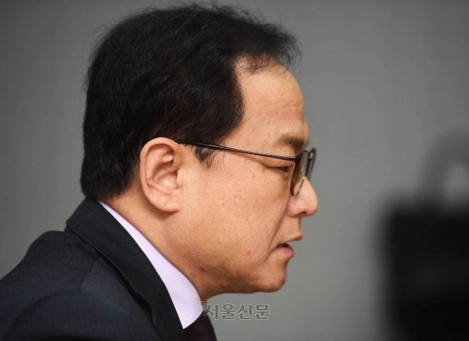 김승호 인사혁신처장은 지난달 16일 서울신문 광화문 사옥에서 가진 인터뷰에서 “보다 유연한 인사를 위해 올 상반기 제2차 인사자율성 제고 추진 계획을 발표할 것”이라고 말했다. 홍윤기 기자