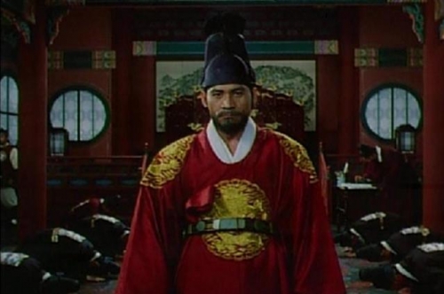 영화 ‘영원한 제국’(1995)은 1993년 이인화의 원작으로 만든 영화. 안성기가 정조 역할을 하는 영화로 이 작품을 기점으로 정조는 ‘미완의 개혁 군주’라는 이미지가 대중에게 자리 잡게 된다.