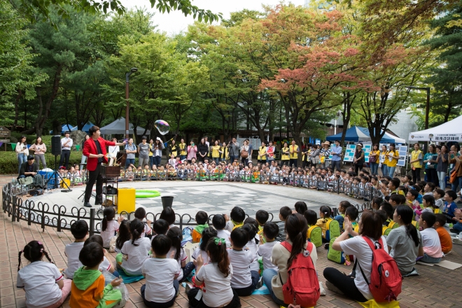 지난 2019년 열렸던 서울 강남구 ‘온가족 다문화 놀이터’ 행사 모습. 강남구 제공
